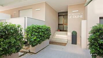 House | Reception