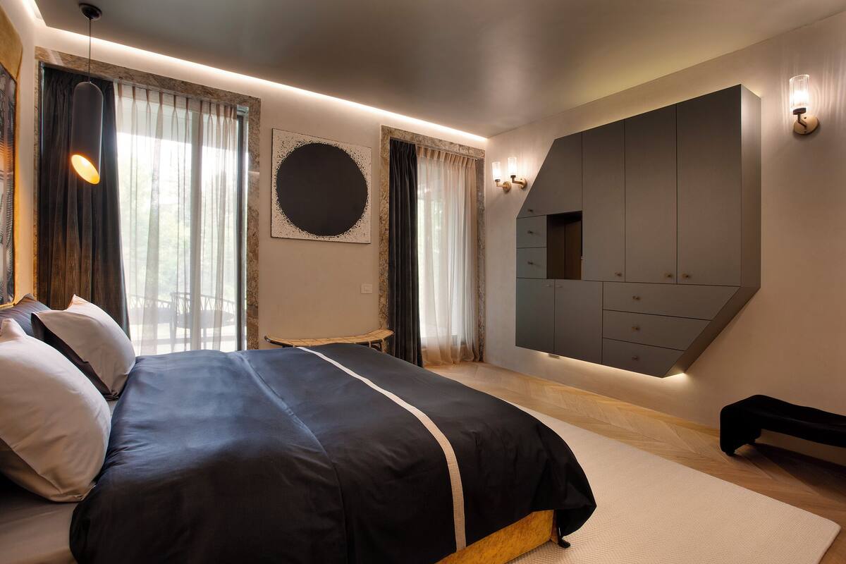 Departamento superior, 1 cama King size y sofá cama | Caja de seguridad en la habitación y escritorio