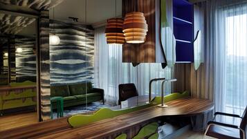 Caja de seguridad en la habitación y escritorio