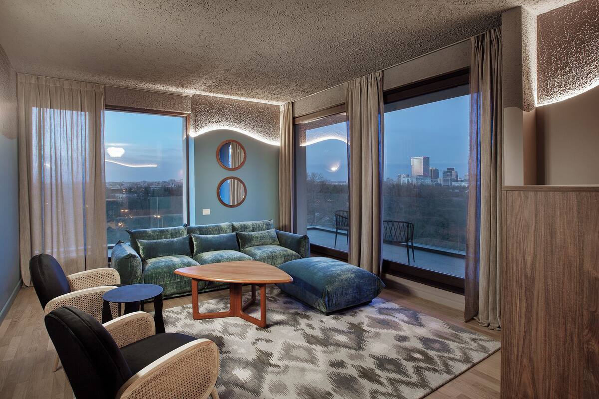 Departamento presidencial, 3 habitaciones, vista al lago | Caja de seguridad en la habitación y escritorio