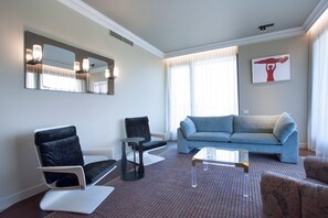 Apartemen Mewah, 2 kamar tidur, pemandangan danau terbatas | Area keluarga | Smart TV 170-inci dengan saluran TV kabel, TV, dan Netflix