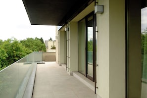 Appartement Luxe, 3 chambres, vue parc | Terrasse/Patio