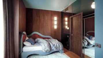 Caja de seguridad en la habitación y escritorio