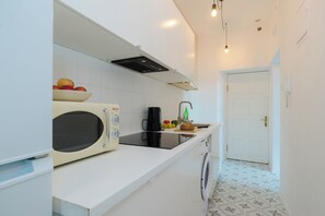 Comfort Apartment, City View | Private kitchen | Electric kettle, freezer, dining tables - ShortStayPoland Krakowskie Przedmieście (Lublin)