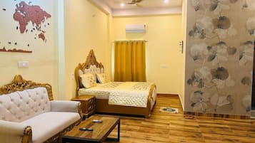 Apartment, Balcony | Living area | Flat-screen TV