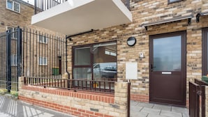 Apartment | Exterior - Modern 3 Bedrooms Apartment in Canning Town (London)