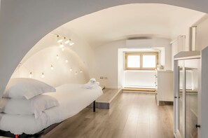 City Apartment, 1 Bedroom, Non Smoking | In-room safe, desk, blackout drapes, soundproofing - Sanniti's Apartments (Rome)