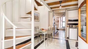 City Apartment, 1 Bedroom, Non Smoking | Private kitchen | Fridge, stovetop, cookware/dishes/utensils