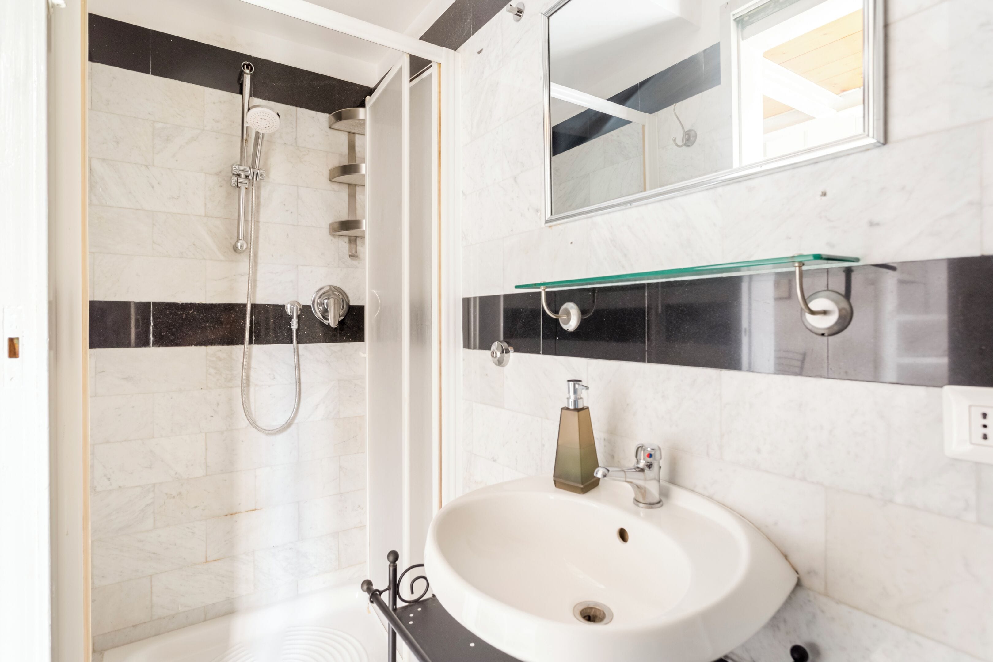 City Apartment, 1 Bedroom, Non Smoking | Bathroom | Shower, hair dryer, towels, soap