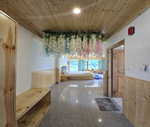 Premium Room | Desk, bed sheets - Mb Igloo Resort (Manali)