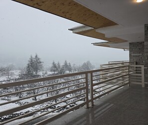Luxury Room | Balcony view - Mb Igloo Resort (Manali)