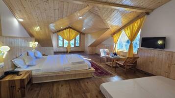 Exclusive Room | Desk, bed sheets