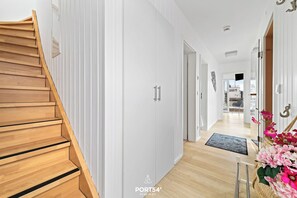Interior - Ankerlicht - Schwimmendes Haus, Sauna, Dachterrasse mit 360° Blick, Strandkorb (Olpenitz)