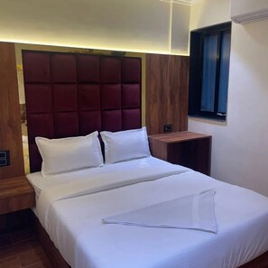 Deluxe Double Room - Hotel Sai Palace (Mumbai)