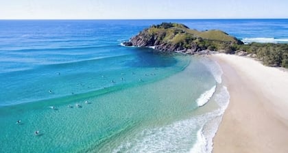 Coastal Caba Shack - 3 bedrooms - Pet Friendly - Walk to Beach & Shops