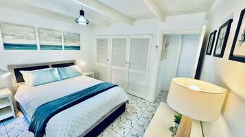 3 makuuhuonetta, silitysrauta/-lauta, ilmainen Wi-Fi, vuodevaatteet