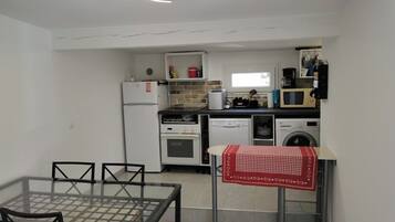 Coffee/tea maker, fridge, microwave, oven