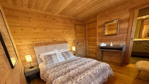 Room - Luxury 4* Chalet with Jacuzzi and Sauna (Vars)