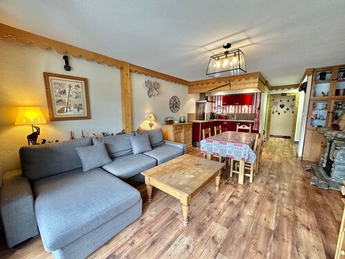 T3 Apt in Vars Center, Ideal for 6, Steps from Slopes