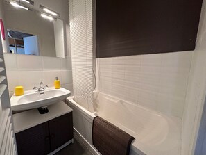 Bathroom - Studio Vars, studio flat, 4 persons (Vars)