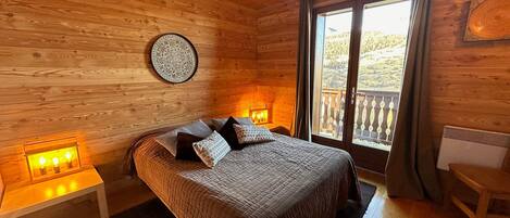 4 室のベッドルーム、WiFi (無料)