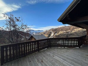 Property grounds - 4-star chalet in Vars with sauna and private parking (Vars)