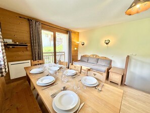 Living area - Apartment Vars, 3 bedrooms, 8 persons (Vars)