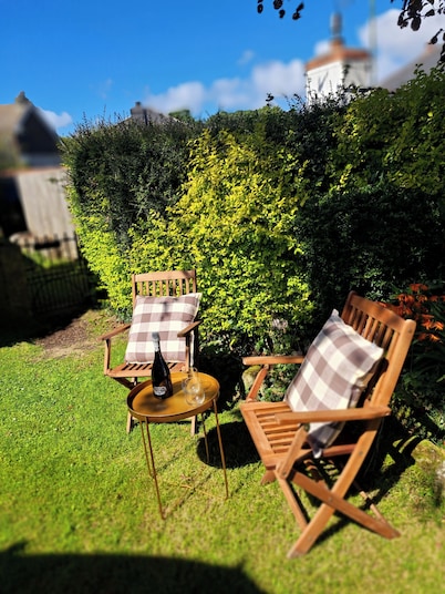 Beautiful and Cosy Garden Pod Saintives