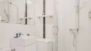 Classic Apartment, Balcony, Courtyard View | Bathroom