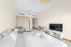 Iron/ironing board, WiFi, bed sheets