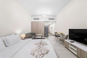 Iron/ironing board, WiFi, bed sheets