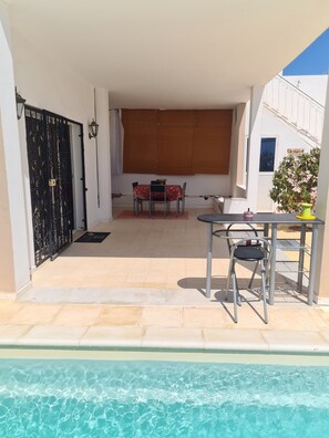 Outdoor dining - Magnifique Villa Avec Piscine, (Djerba Midun)