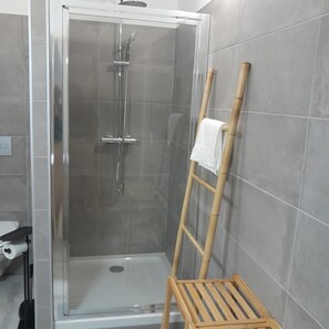 Hair dryer, towels, soap, shampoo - Magnificent T3 duplex Montpellier Centre historique (Montpellier)
