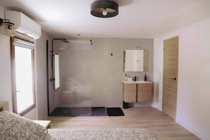 Shower, towels, toilet paper