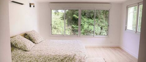 6 bedrooms, free WiFi, bed sheets