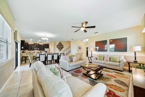 House (6 Bedrooms) | Property amenity - 1467 Rolling Fairway Drive (Davenport)