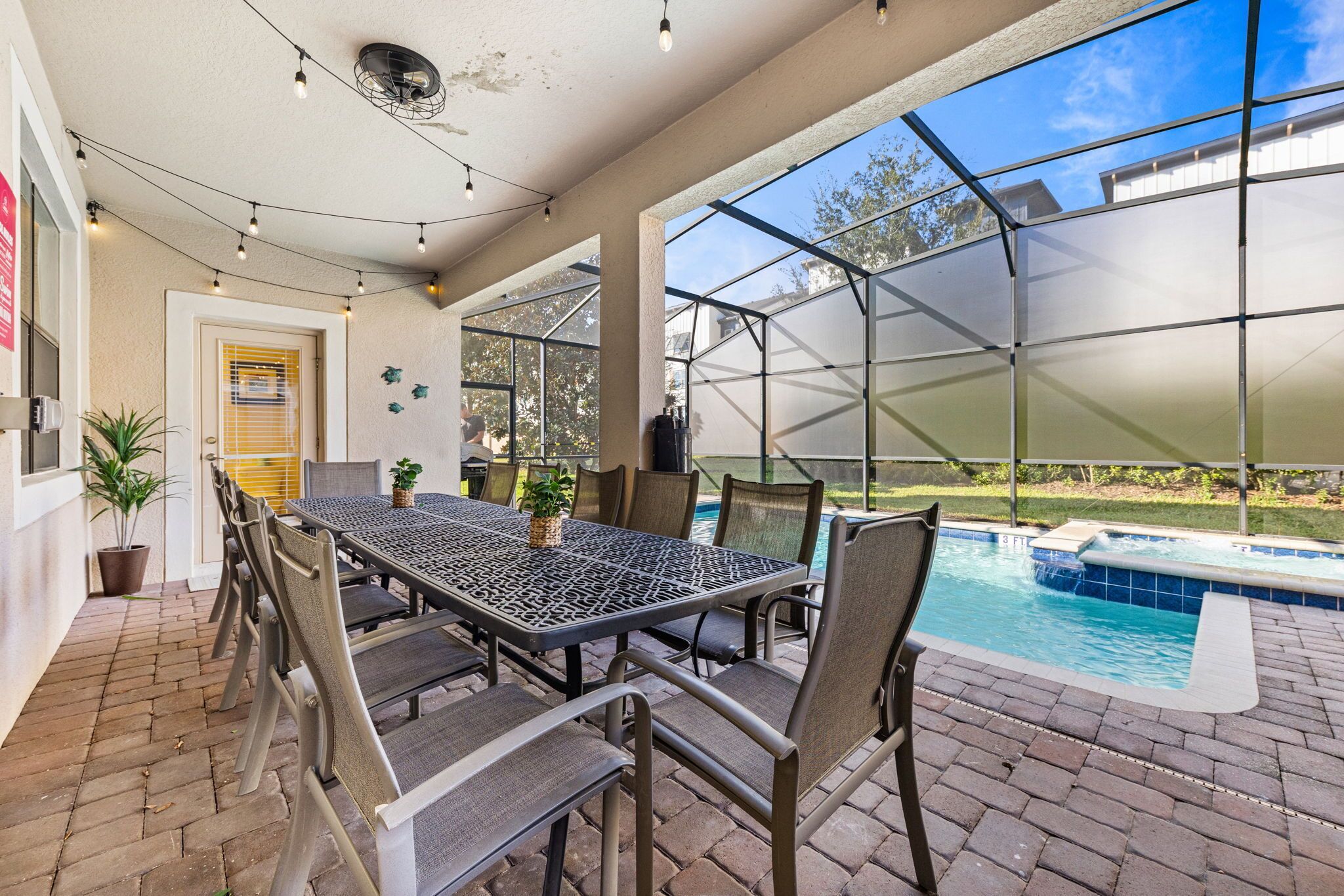 House (6 Bedrooms) | Front of property