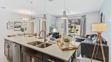 House (4 Bedrooms) | Property amenity