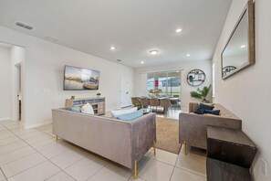 House (Multiple Bedrooms) | Property amenity - 2211 Lelani Circle (Davenport)