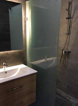 Jabón y papel de baño