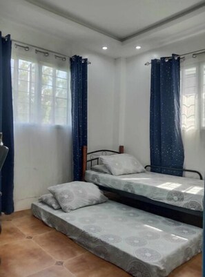 6 bedrooms, WiFi, bed sheets - Santorini House in Cagayan de Oro

 (Cagayan de Oro)