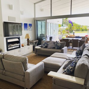 Smart TV, fireplace, DVD player, stereo - Waterfront Escape: The Shed on South Stradbroke Island (South Stradbroke)