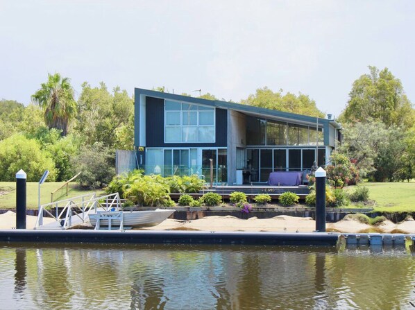 Exterior - Waterfront Escape: The Shed on South Stradbroke Island (South Stradbroke)