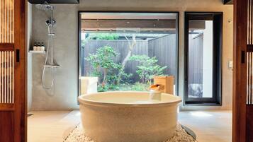 Separate tub and shower, deep soaking tub, rainfall showerhead