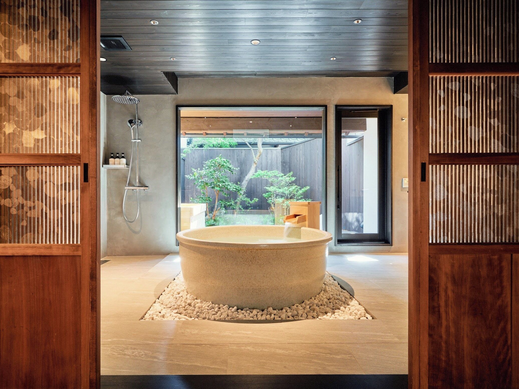 Separate bathtub and shower, deep-soaking bathtub, rainfall showerhead