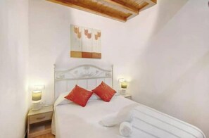 1 soverom, strykejern/-brett, wi-fi (inkludert) og sengetøy