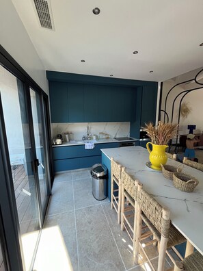 Private kitchen - Villa Swimming pool / air conditioning / 6 bedrooms - sleeps 14 (Arcachon)