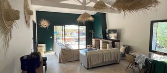 Villa Swimming pool / air conditioning / 6 bedrooms - sleeps 14