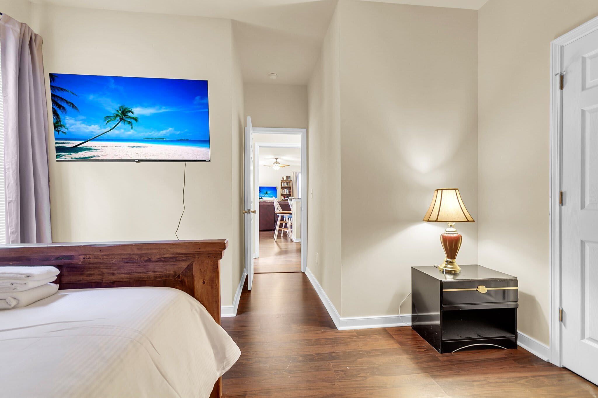 4 habitaciones, tabla de planchar con plancha, wifi y ropa de cama 