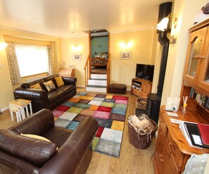 Smart TV, fireplace, DVD player, books - Cosy dog friendly cottage in an idyllic rural setting near amazing beaches (Boncath)